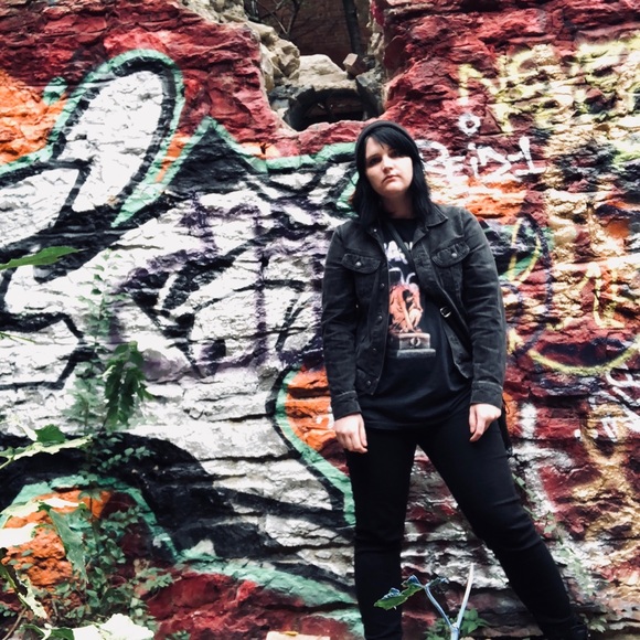 Meet your Posher, Victoria - Picture 1 of 1